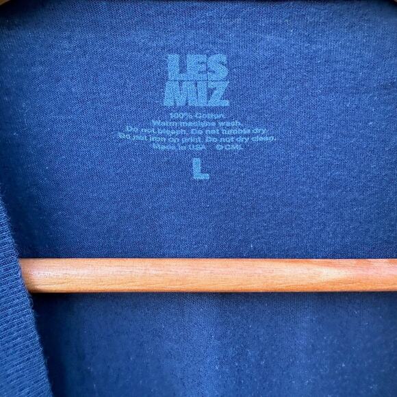 Les Miserables Les Miz blue t-shirt Size Large - Picture 3 of 6